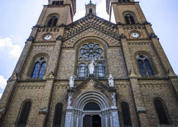 Sinucidere în Sâmbăta Mare, la Timișoara! Un bărbat s-a aruncat de pe o clădire din Piața Romanilor