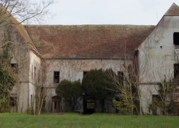 După conacul Mocioni, CJ Timiș mai salvează un monument istoric, Castelul Regal de la Banloc