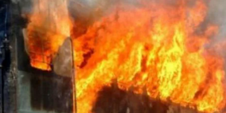 Un mecanic supărat a incendiat intenționat un automotor la Timișoara! Prejudiciu de 125.000 euro