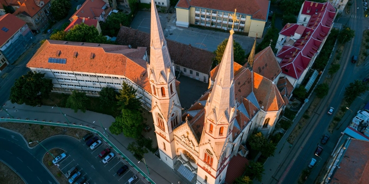 Elev de la Liceul „Grigore Moisil” din Timișoara, pus să se dezbrace și batjocorit de colegi! Poliția a deschis o anchetă