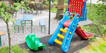 Bărbat complet dezbrăcat lângă un loc de joacă din Timișoara! A fost dus la Psihiatrie