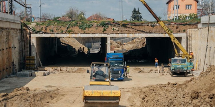Pasajul Solventul din Timișoara poate fi traversat dintr-o parte în alta, tot pământul a fost scos