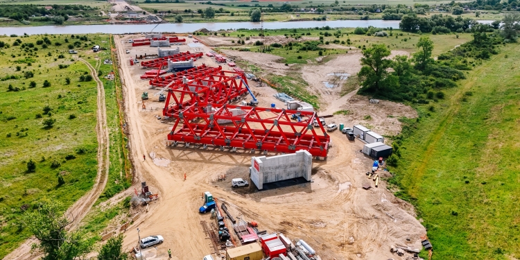 A avansat construcția noului pod feroviar peste Mureș, între Timișoara și Arad FOTO