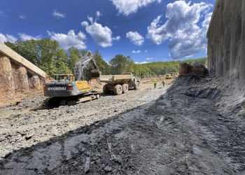 Sute de muncitori și utilaje trag tare pe tronsolul Margina-Holdea de pe A1