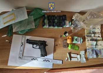 Percheziție la un bărbat din Timiș! Au fost găsite droguri și un pistol FOTO