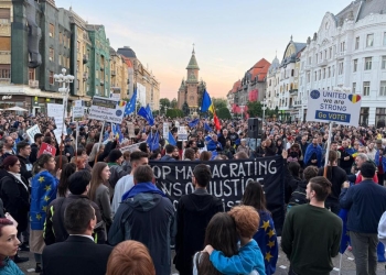Sute de timișoreni la mitingul proeuropean din Piața Victoriei