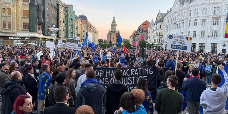 Sute de timișoreni la mitingul proeuropean din Piața Victoriei