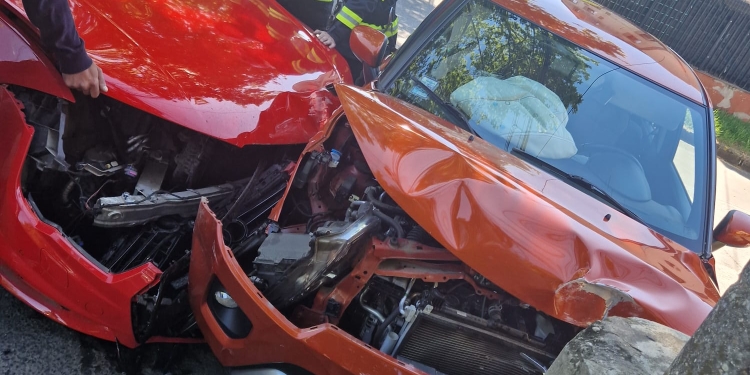 Daună totală. Accident în Timișoara între 2 șoferițe. Una a ajuns la spital