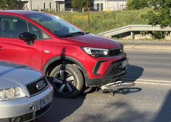 Băiat de șapte ani, care traversa strada pe bicicletă, pe trecerea de pietoni, lovit de o mașină la Giroc
