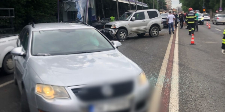 Accident cu 5 mașini și un tramvai, la Timișoara