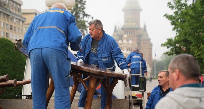 Primăria Timișoara a început ridicarea teraselor ilegale din zona centrală FOTO
