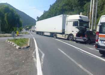 Accident pe un drum din Banat! Trei răniți după ce un TIR și o mașină s-au ciocnit