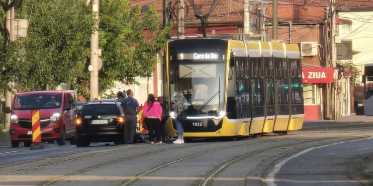 Biciclist lovit de un tramvai Bozankaya, la Timișoara