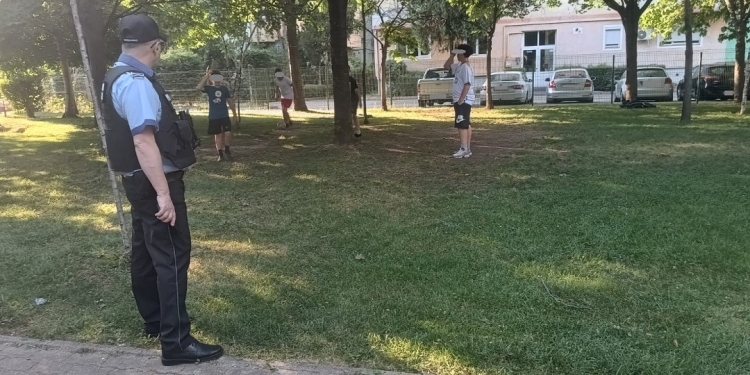 Amenzi pentru consum de alcool, aruncarea de coji de semințe sau plimbatul câinilor fără lesă în parcuri din Timișoara FOTO