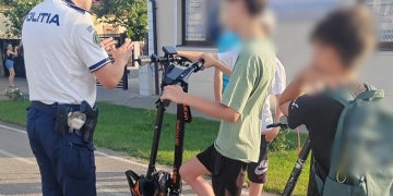 Încă 54 de bicicliști și trotinetiști, arși la buzunare de polițiștii din Timișoara FOTO