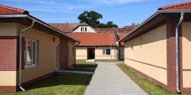 Locuințe protejate noi, în Timiș. 30 de persoane beneficiază de ele