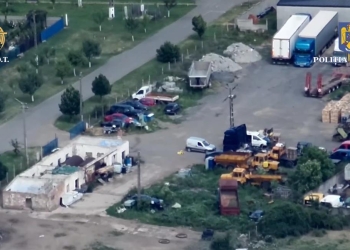 Contrabandiști de țigări din Timiș și Arad, ridicați de mascați! A fost descoperită o fabrică clandestină în Italia