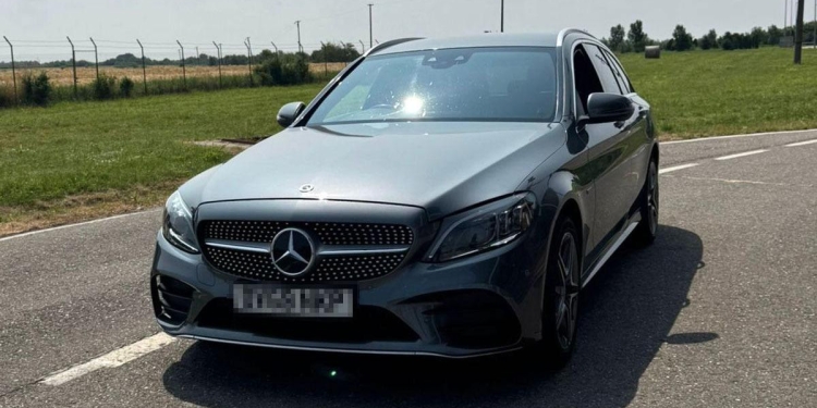 Mașină furată din UK, găsită la o vamă din Timiș, condusă de un italian