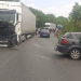 Accident la ieșire din Coșava! Bărbat rănit după ce un tir și o mașină s-au ciocnit