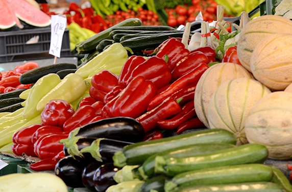 Piața Badea Cârțan – prospețime locală și tradiție