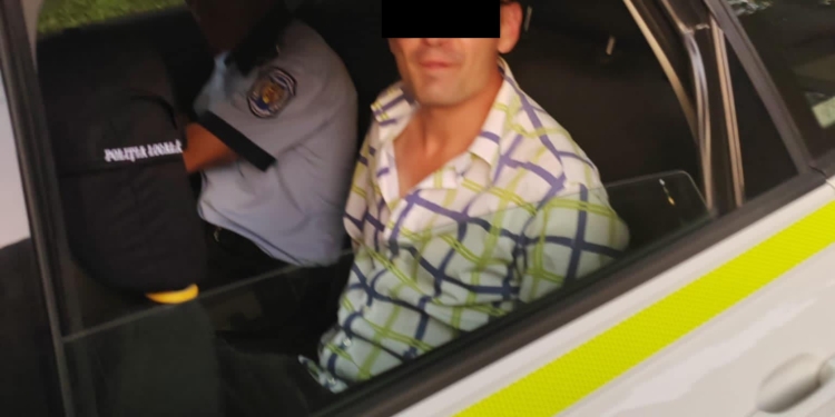 Bărbat care se autosatisfăcea în Parcul Central din Timișoara, „prins în flagrant”