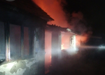 Dramatic! Copil de 9 ani, carbonizat după ce o casă din Banat a luat foc