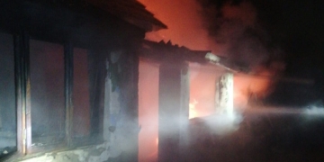 Dramatic! Copil de 9 ani, carbonizat după ce o casă din Banat a luat foc