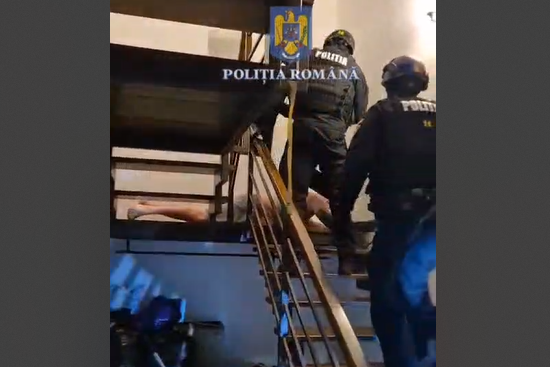 Hoți care au furat 33.000 euro dintr-o casă din Timișoara, prinși de polițiști