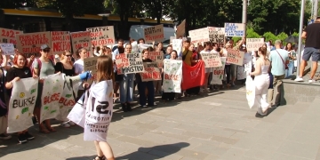 Primii la protest, studenții! Zeci au ieșit în stradă la Timișoara