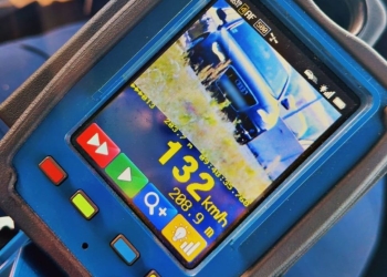 Au „călcat pedala” și au fost prinși de polițiști! Sute de șoferi din Timiș, amendați