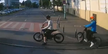 Tineri căutați de polițiștii din Timișoara, după ce au sărit cu trotinete și motociclete în fața mașinilor