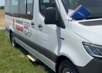 Zeci de microbuze școlare electrice pentru transportul elevilor din Timiș