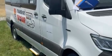 Zeci de microbuze școlare electrice pentru transportul elevilor din Timiș