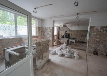 Primăria Timișoara finalizează primele reparații la școli în perioada verii. Programul de intervenții continuă