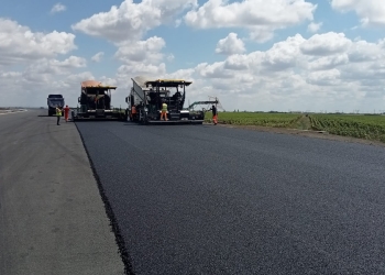 Se simte miros proaspăt de asfalt pe noul drum de legătură cu A1, din Timiș FOTO