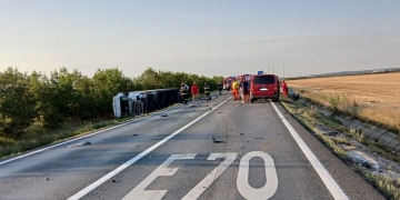 Două tiruri și o mașină s-au ciocnit la Remetea Mare! Un bărbat a murit FOTO