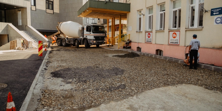 Primăria Timișoara repară străzile din jurul noii clădiri a Spitalului de Copii pentru a pregăti deschiderea sa etapizată FOTO