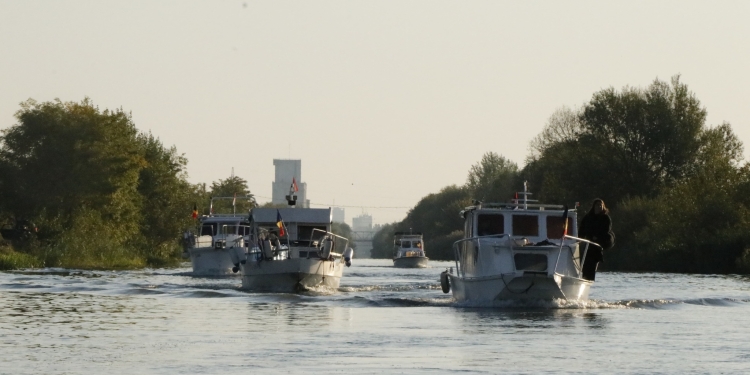 Inedit! Două ambarcațiuni navighează din Otelec până în locul din Serbia unde Bega se varsă în Tisa