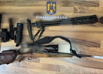 Bărbat din Timiș, reținut după ce polițiștii au găsit o armă de vânătoare și muniție deținute ilegal