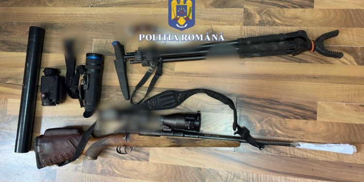 Bărbat din Timiș, reținut după ce polițiștii au găsit o armă de vânătoare și muniție deținute ilegal