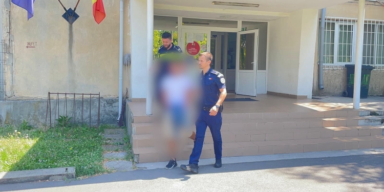 Tânărul de 19 ani care a tâlhărit un taximetrist din Timișoara, prins de polițiști