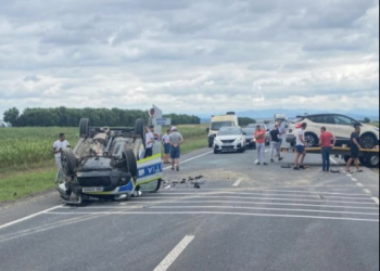 Accident cu trei mașini, printre care una de Poliție, pe un drum din Timiș! Un bărbat a murit FOTO