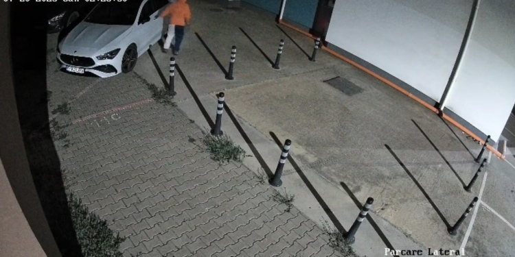 Vestul sălbatic! Hoții dau târcoale mașinilor scumpe din Giroc