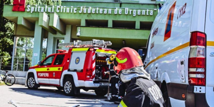 Incendiu în baia unui salon de la Spitalul Județean Timișoara! Au intervenit zeci de pompieri