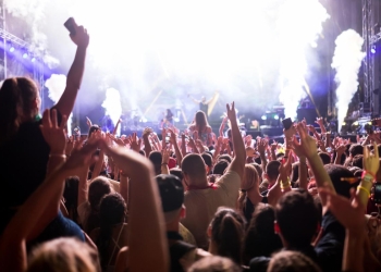 Lasă mașina acasă dacă mergi la Forza Zu de la Timișoara. Transportul public suplimentat, la Aeroportul Internațional Timișoara