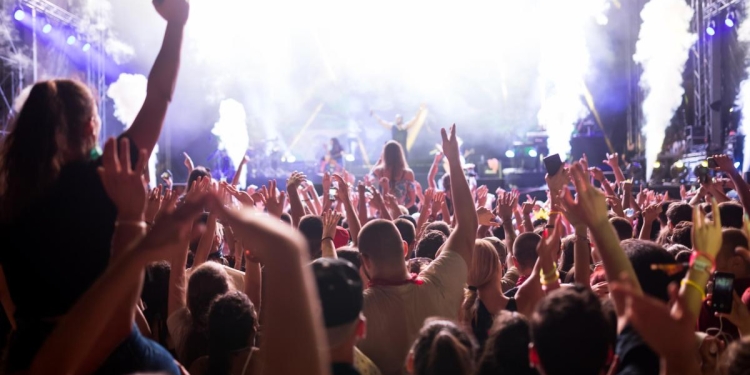 Lasă mașina acasă dacă mergi la Forza Zu de la Timișoara. Transportul public suplimentat, la Aeroportul Internațional Timișoara