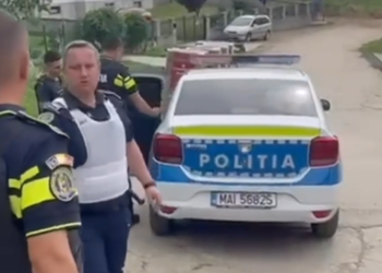 Doi bărbați arestați, după ce au sărit să-l bată pe tânărul polițist care a scos pistolul pentru a se apăra