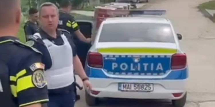Doi bărbați arestați, după ce au sărit să-l bată pe tânărul polițist care a scos pistolul pentru a se apăra
