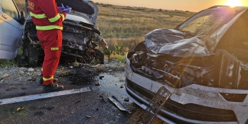 Accident grav pe centura Timișoarei! Patru răniți după ce un microbuz și două mașini s-au ciocnit FOTO