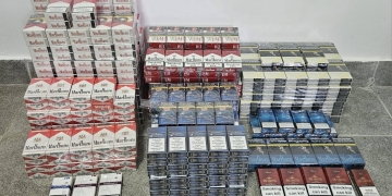 Țigări netimbrate și articole pirotehnice, ridicate de jandarmi de la un bărbat, în Piața Iosefin